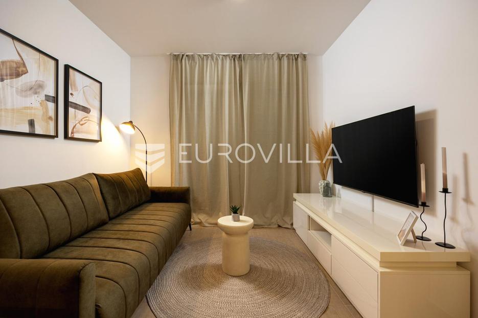 Stobreč, moderan stan sa vrtom za najam od 01.10 do 01.05 - cover