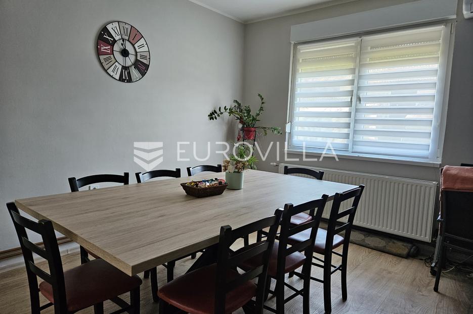 Beli Manastir, uređena kuća 220 m2 na 4 etaže - cover