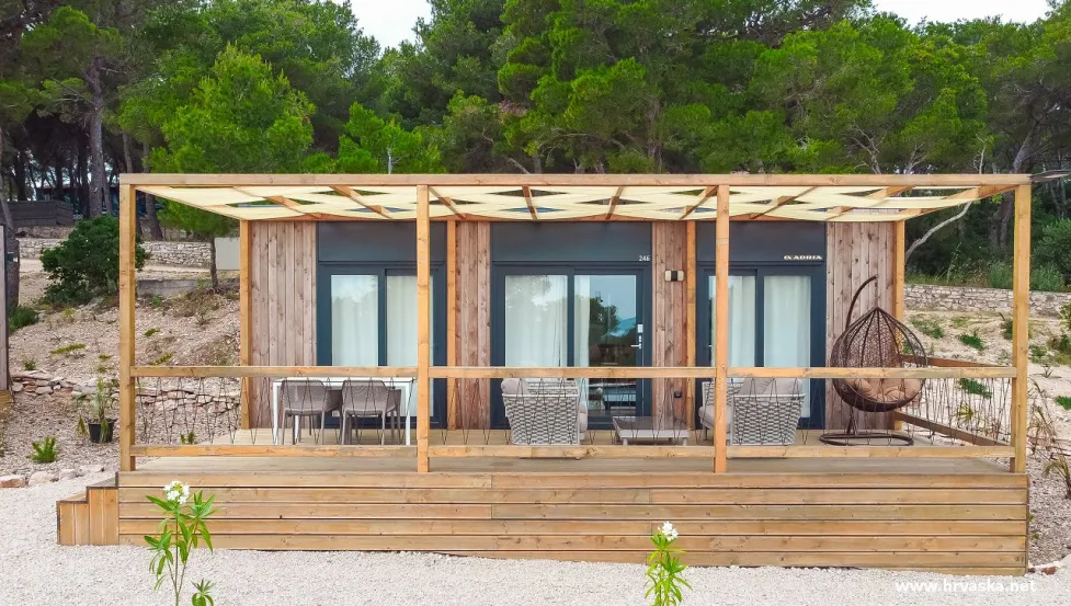 MOBILNE KUĆICE & GLAMPING - OBONJAN ISLAND RESORT - cover