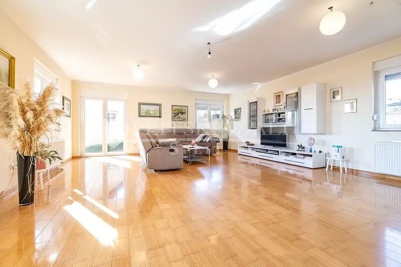 Prekrasna kuća u Zagrebu - cover