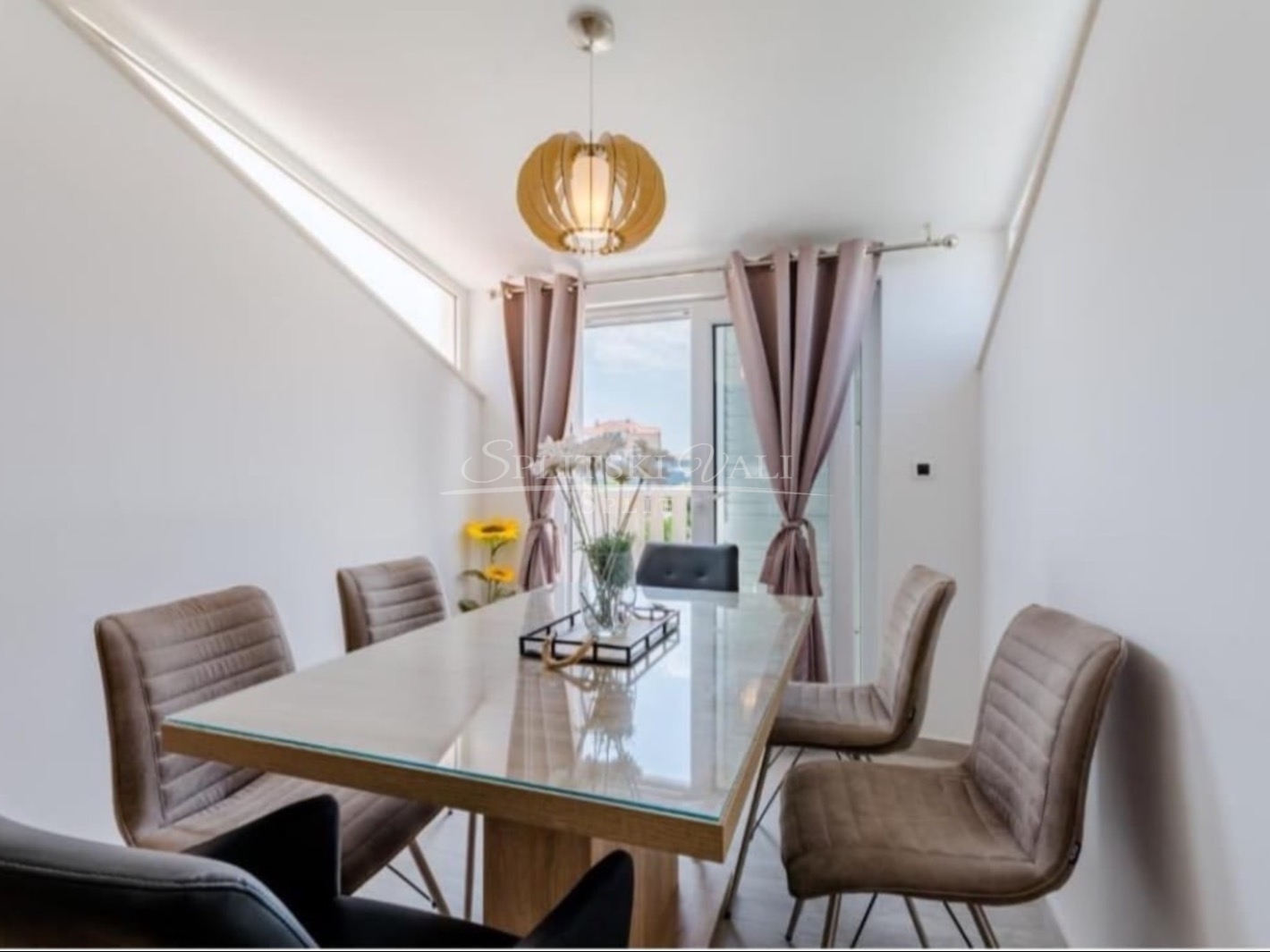 Najam moderan dvosoban stan Split-Žnjan,poggled na more - cover