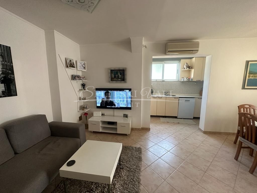 Kaštel Sućurac- Najam komforan dvosoban stan - cover