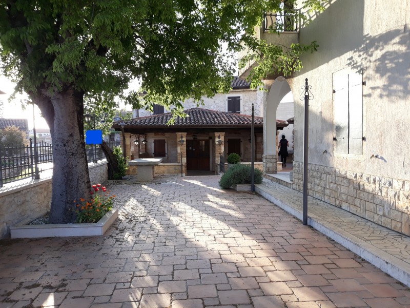 Prilika! Kuća sa restoranom + mogućnost otvaranja B&B - cover