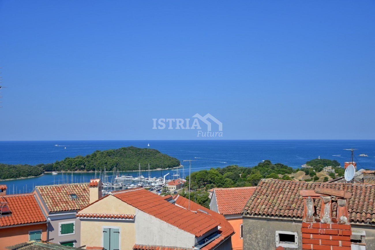 Prelijepa renovirana kuća u srcu Vrsara - cover