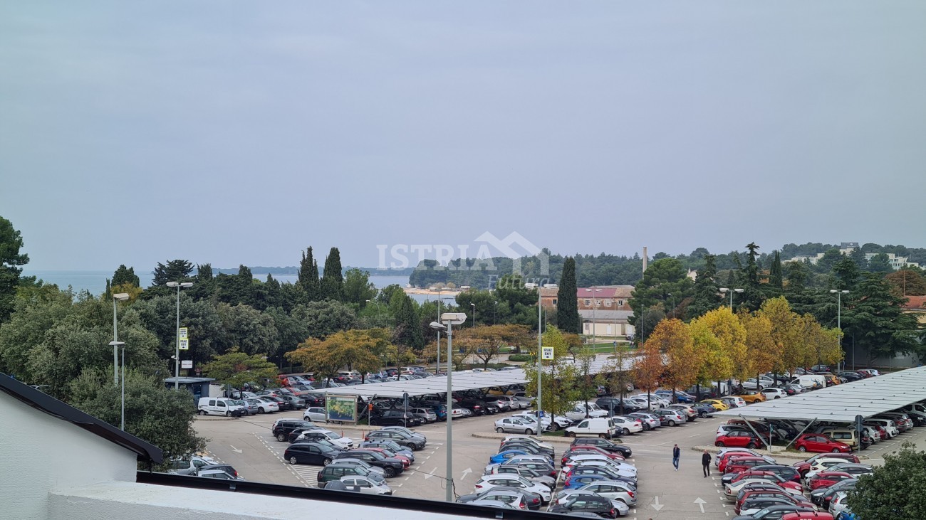 Predivan novi stan sa pogledom na more u centru Poreča - cover