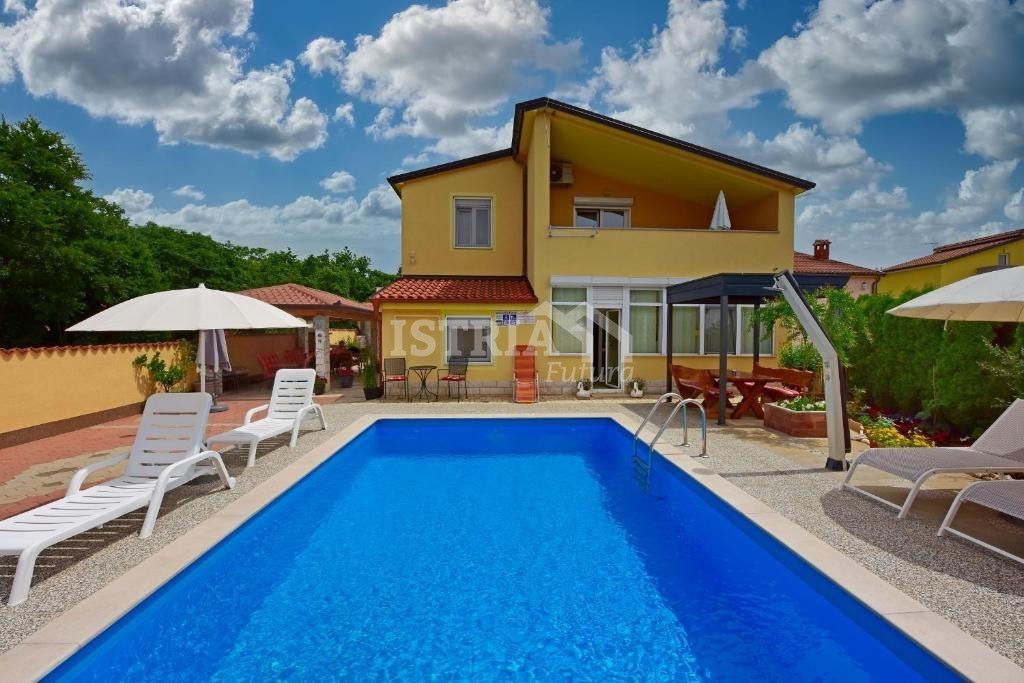 Prelijepa apartmanska kuća u blizini Poreča i mora - cover