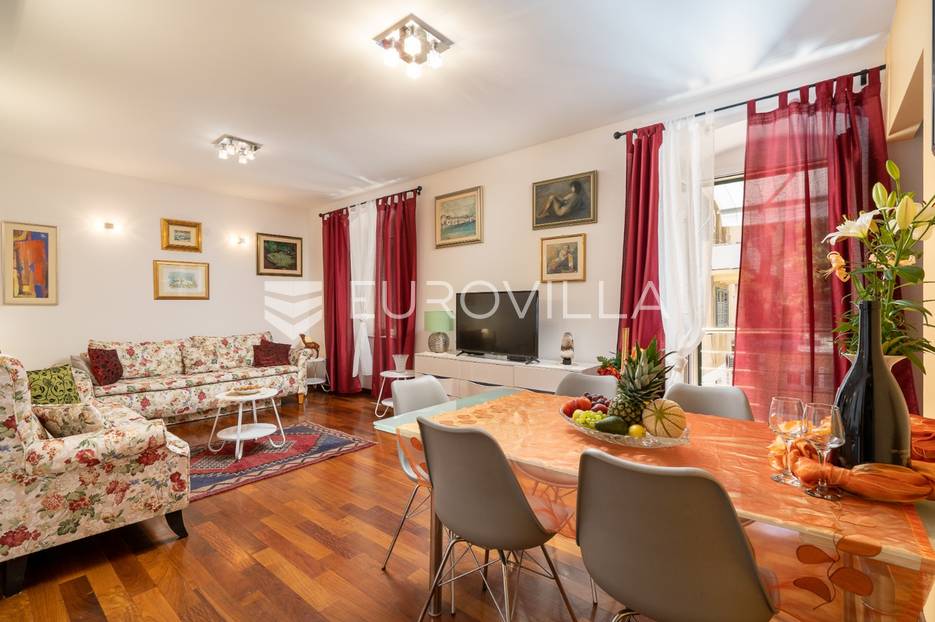 Split, Bačvice, predivan trosoban stan na odličnoj lokaciji  dostupan od 15.10.2024 - cover