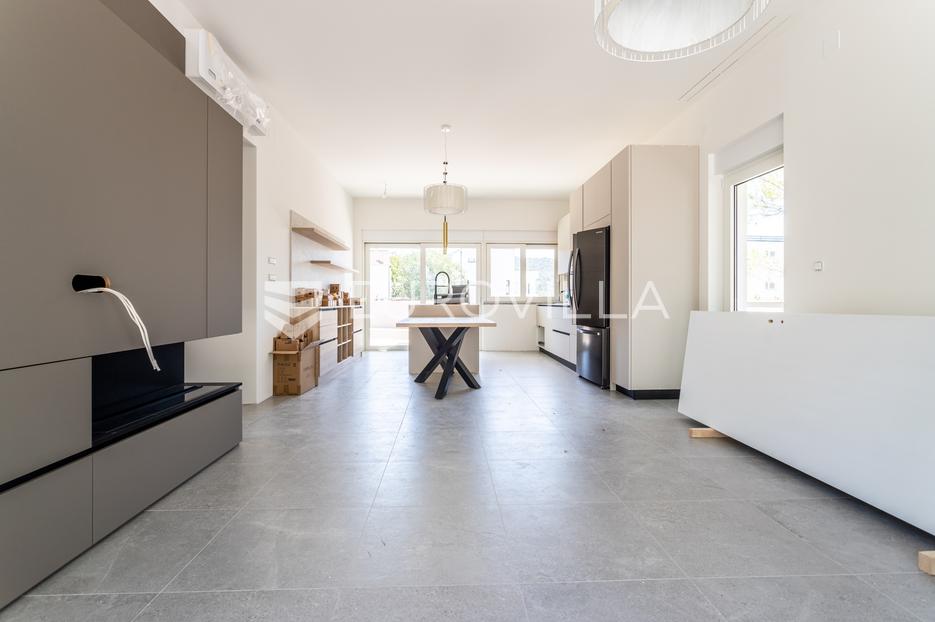 Šibenik, Bilice, moderna luksuzna kuća s bazenom - cover