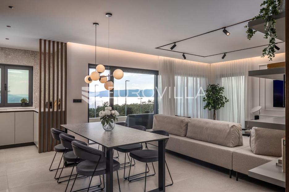 Kostrena, luksuzan četverosoban stan s privatnim bazenom NKP 134 m2 - cover