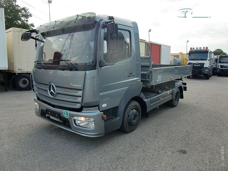 Mercedes-Benz Atego 823 - cover
