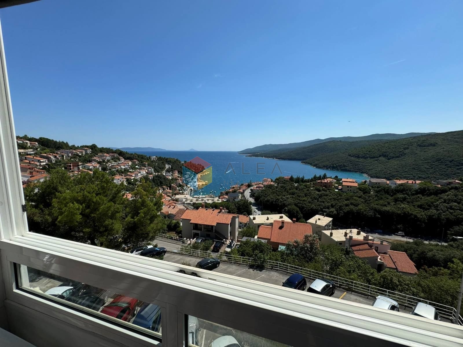 EKSKLUZIVNO U NAŠOJ AGENCIJI! Stan u Rapcu na 3.katu s jedinstvenim pogledom na more - cover