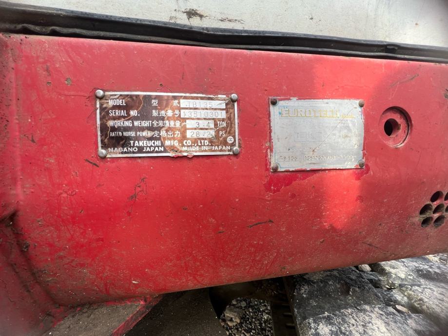 Mini bager Takeuchi TB135 - cover