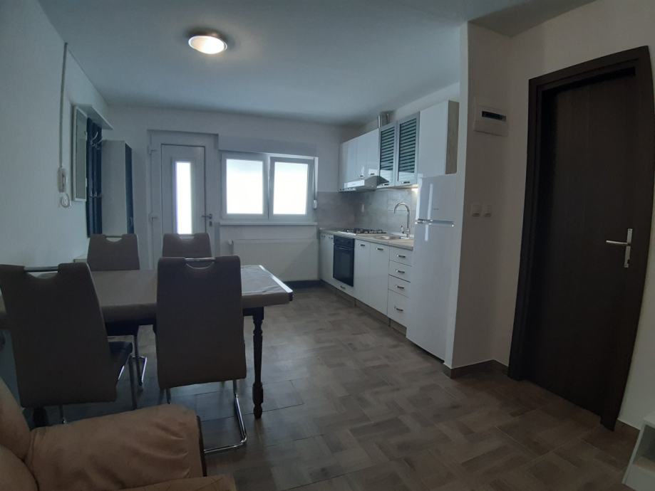 Stan: Osijek, 60m2, trosoban, centar (iznajmljivanje) - cover