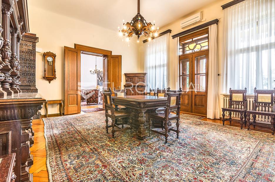 Pantovčak, četverosoban stan 238 m2 u prekrasnoj vili s vrtom - cover