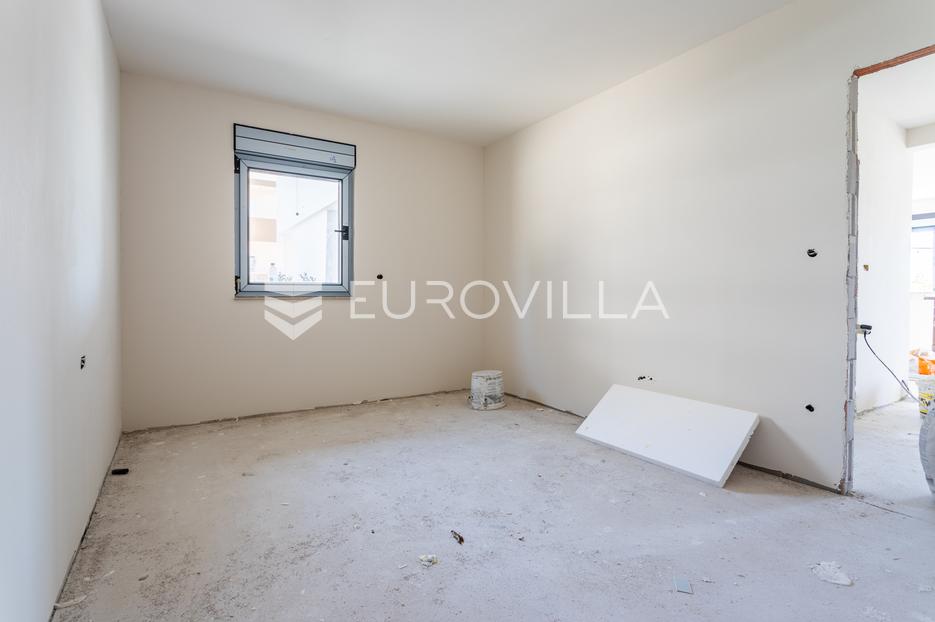 Split, Sirobuja, jednosoban stan u prizemlju s vrtom NKP 63, 56 m2 - cover