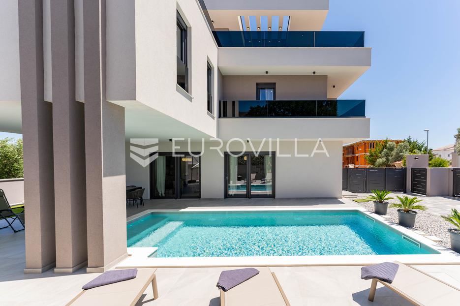 Istra, Štinjan, moderna villa s predivnim pogledom na more - cover