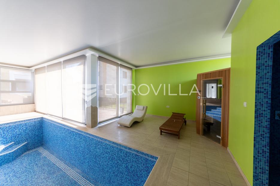 Osijek, Retfala,  NAJAM, prekrasna vila 600 m2 sa unutarnjim bazenom - cover