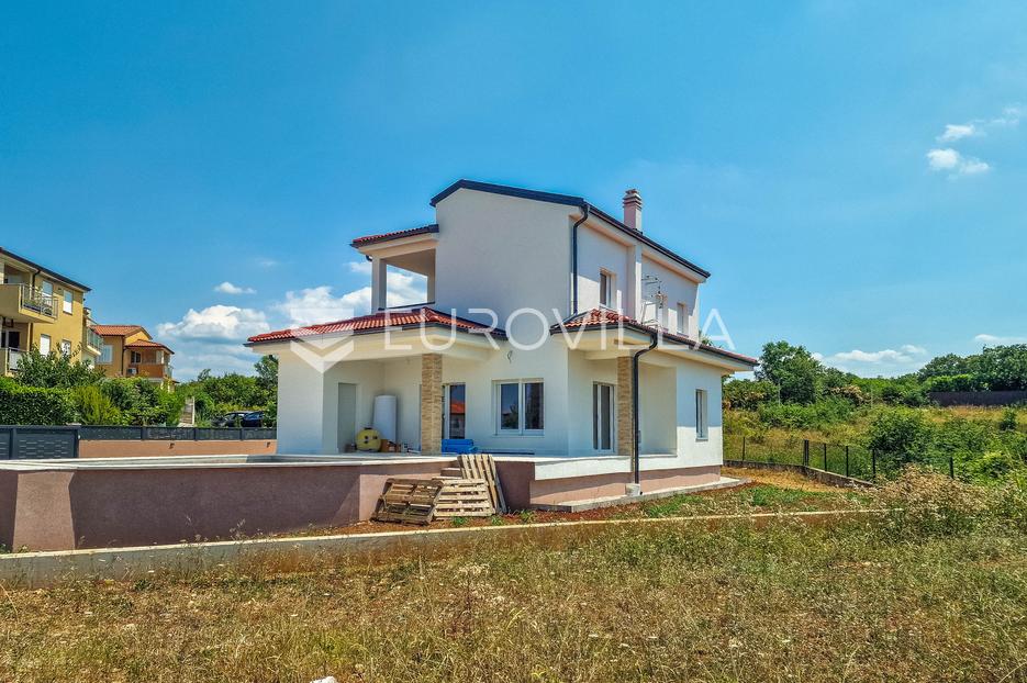 Istra, Buje, kuća 146 m2 s 3 spavaće sobe i bazenom - cover