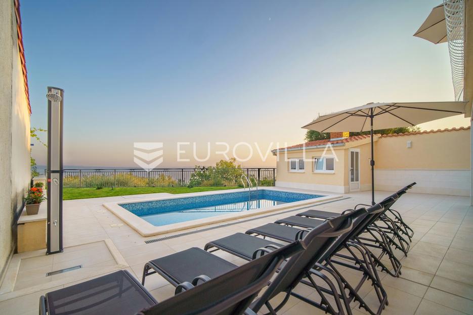 Split, Pazdigrad, jedinstven trosoban stan za dugoročan najam na odličnoj lokaciji - cover