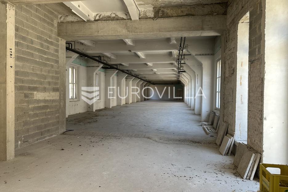 Istra, Pula najam  poslovnog prostora NKP 500 m2 u centru grada - cover