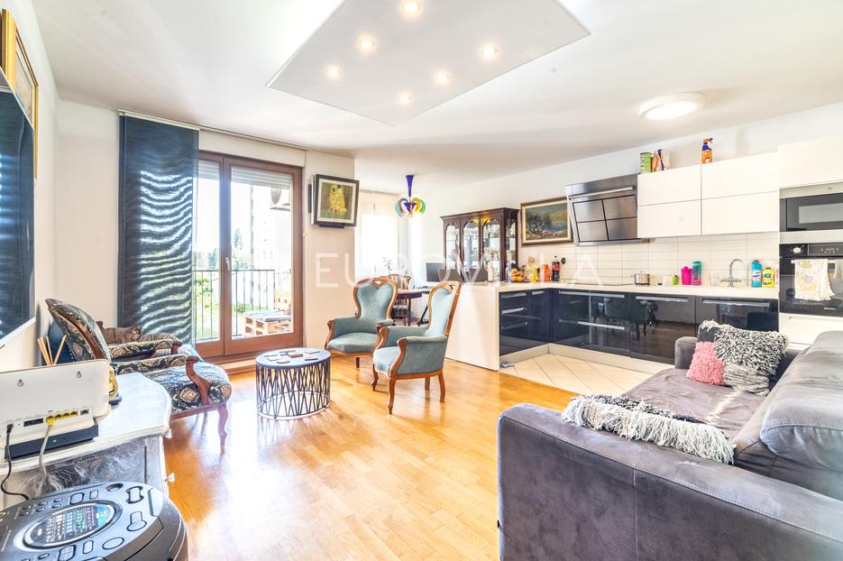 Zagreb, Sigečica, funkcionalan trosoban stan, NKP 85m2 - cover