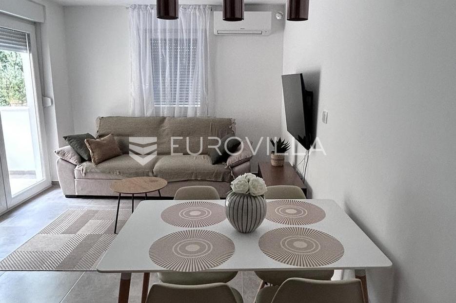 Istra, Pula, moderno opremljen  dvosoban stan NKP 46 m2 u blizini svih sadržaja - cover