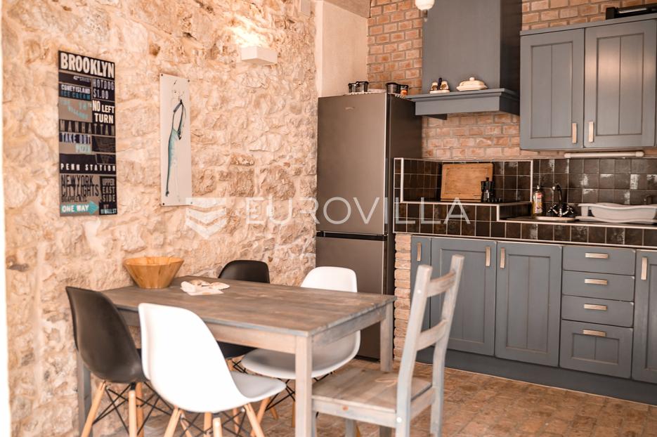 Mali Lošinj, Susak, simpatična tradicionalna kamena kuća - cover