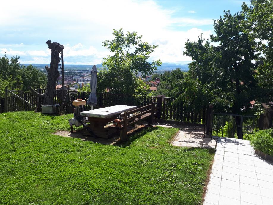 Građevinsko zemljište s kućom, Vrapče, 2995 m2, pogled, zelenilo! (prodaja) - cover