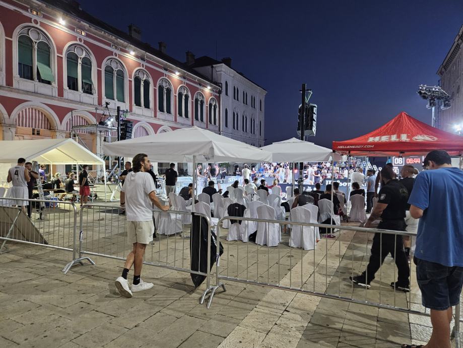 NAJAM STOLICA TIFFANY CATERING OPREMA - cover