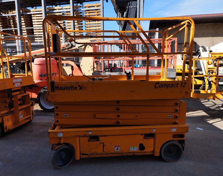 Haulotte Compact 12m - cover