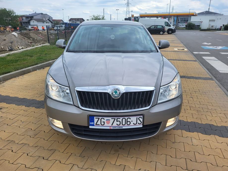 Škoda Octavia 1,6 TDI  AMBITION  REDIZAJN  HR AUTO  183 000 KM  REG.06.2025 - cover