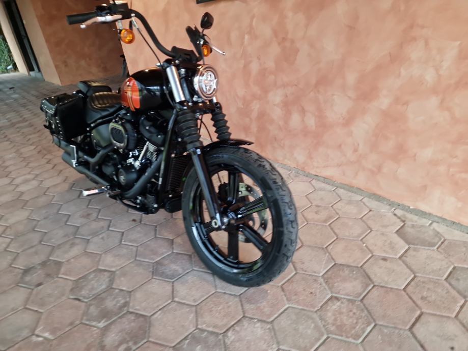 Harley Davidson FXBBS Softail Street Bob 1860 cm3, 2022 god. - cover