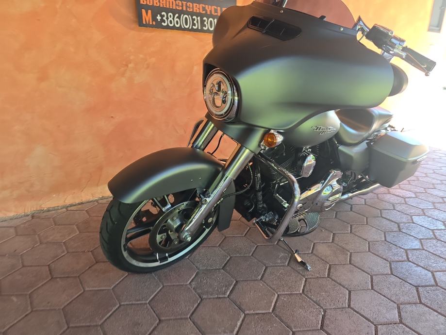 Harley Davidson street glide 1690 cm3, 2016 god. - cover