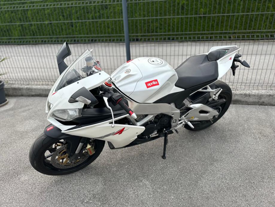Aprilia RSV4 RSV 4 999 cm3, 2010 god. - cover