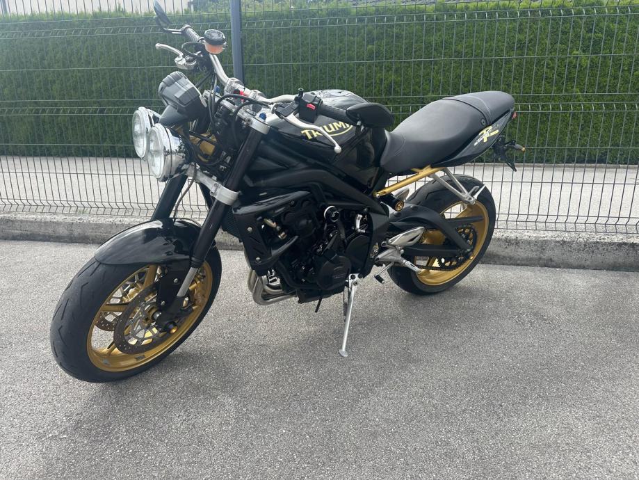 Triumph 675 STREET TRIPLE R 675 cm3, 2009 god. - cover