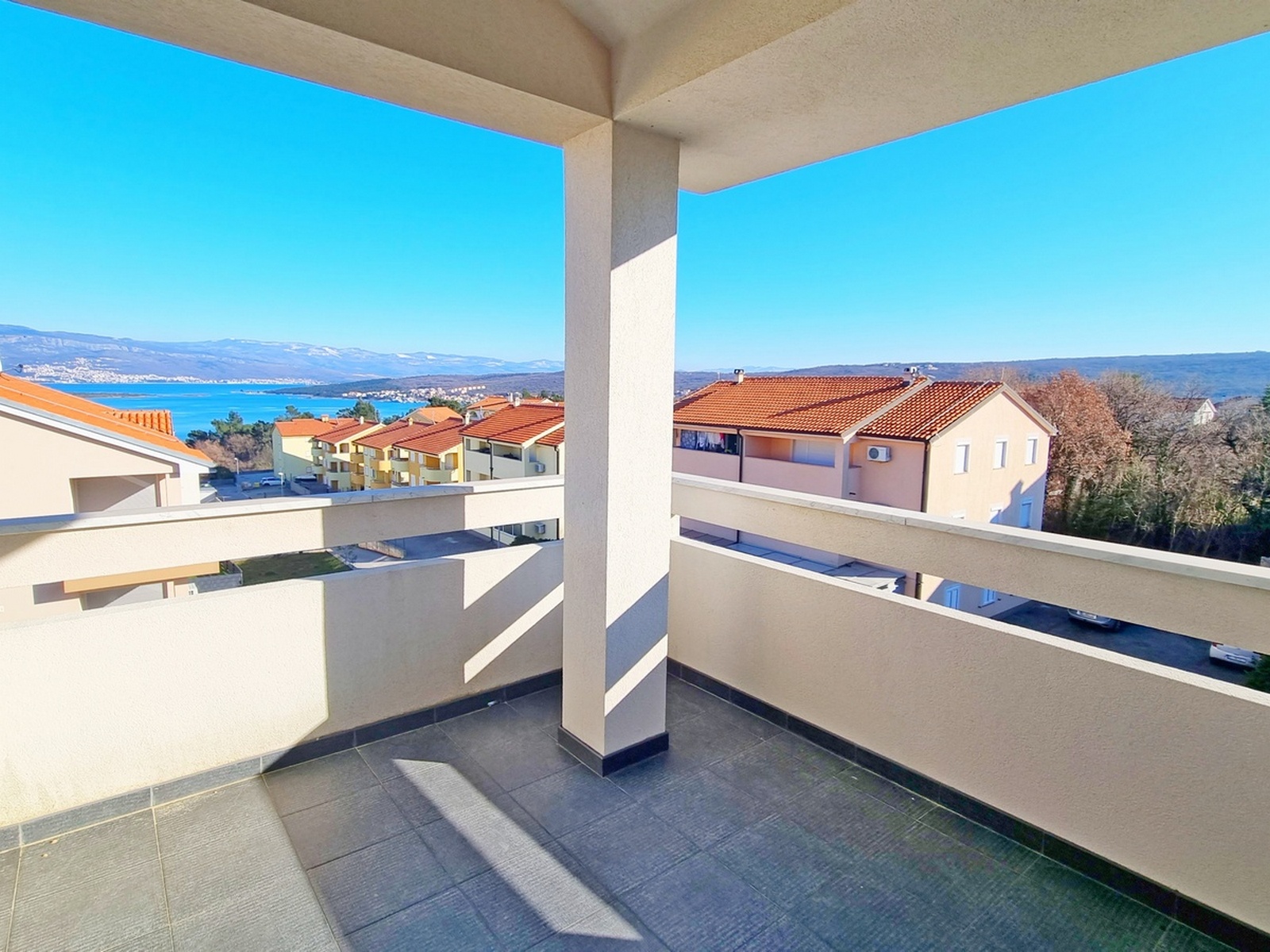 OTOK KRK, ČIŽIĆI, DVOSOBAN APARTMAN S PREDIVNIM POGLEDOM NA MORE! - cover