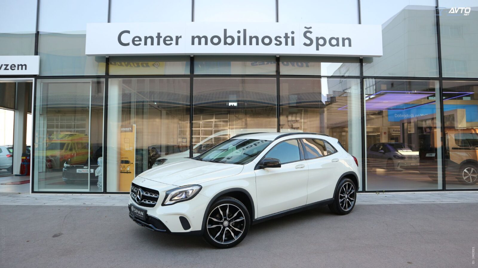 Mercedes-Benz GLA-Razred GLA 220 d 4X4 URBAN NIGHT AUT +LED NAV +TOP OREMA - cover