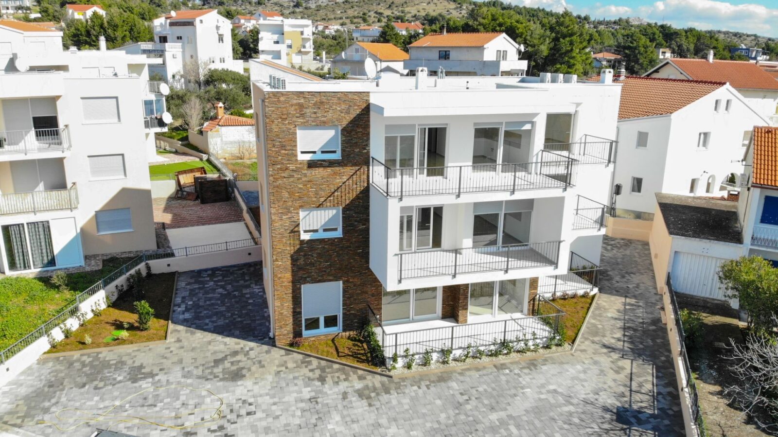 Novogradnja Žaborić centar – 150m od plaže - cover