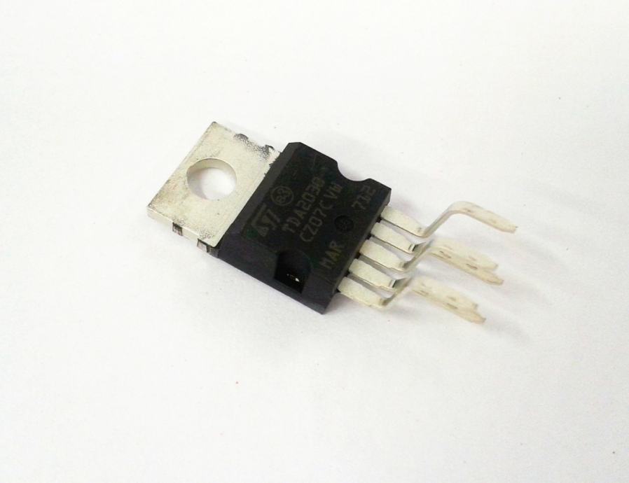 Integrirani krug / Mikrokontroler 14W TDA2030 - cover