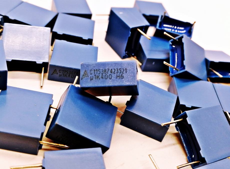 Kondenzator 0,1uF / 400V radial - cover