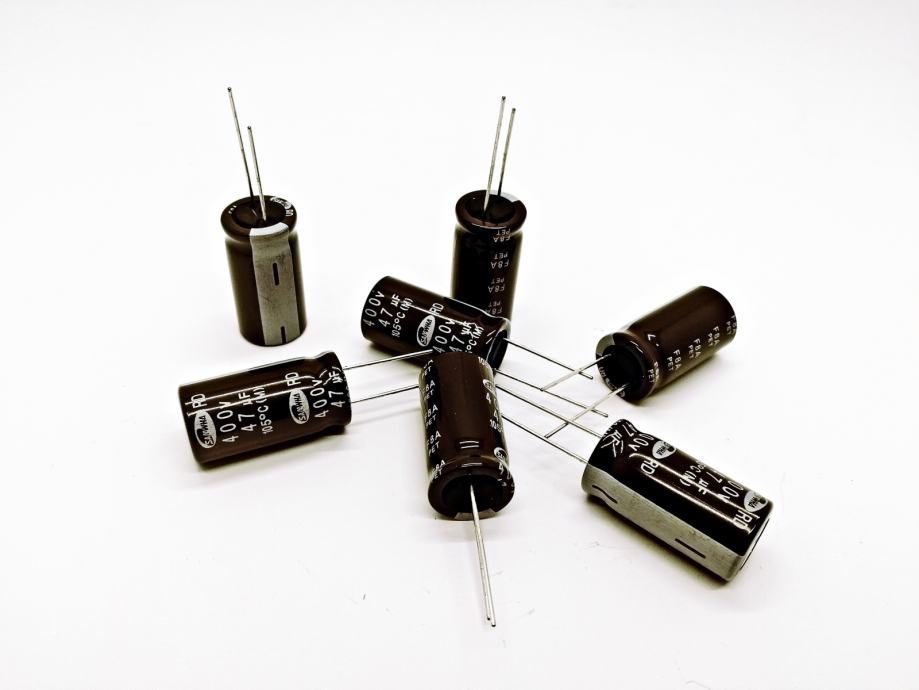Kondenzator 47uF / 400V Elko radial - cover