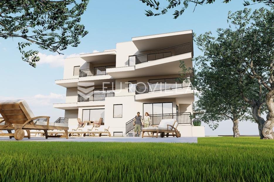 Istra, Umag, Trosoban stan na prvom katu  NKP 79,50 m2, 400 m od mora - cover