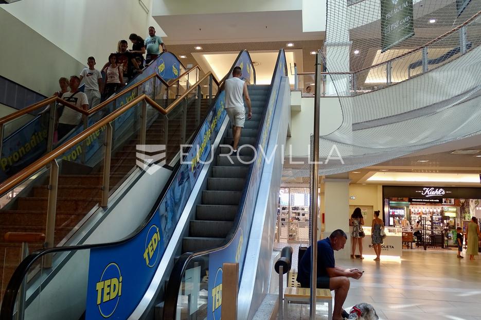 Rijeka, TOWER Centar, uređena trgovina površine 66m2 za dugoročni zakup - cover