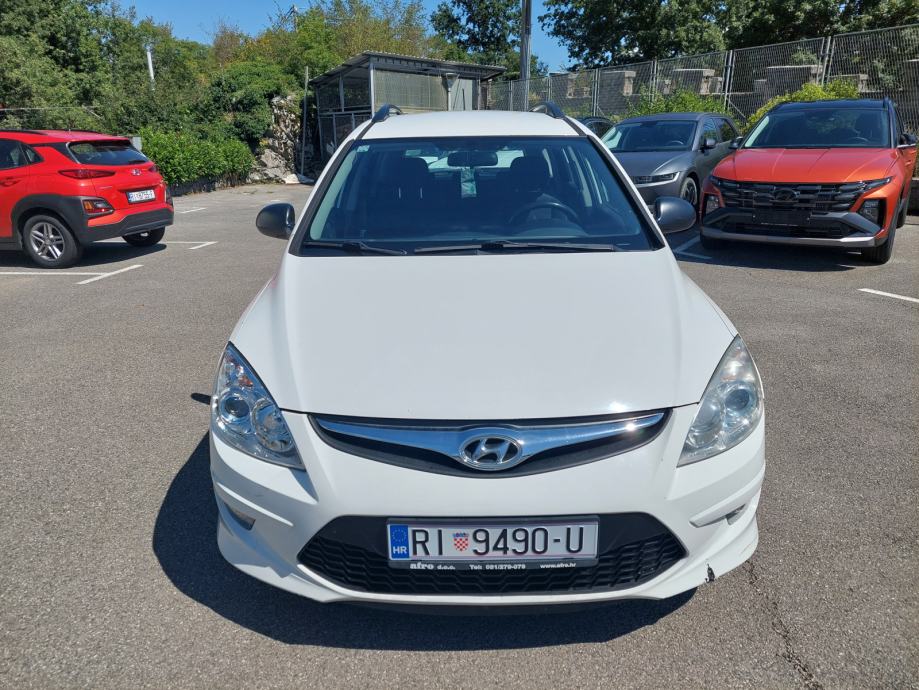Hyundai i30 CW 1,4 80 KW 2012. *USLUŽNA PRODAJA* - cover