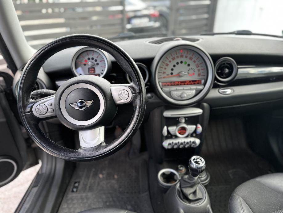 MINI Cooper Cooper D - cover