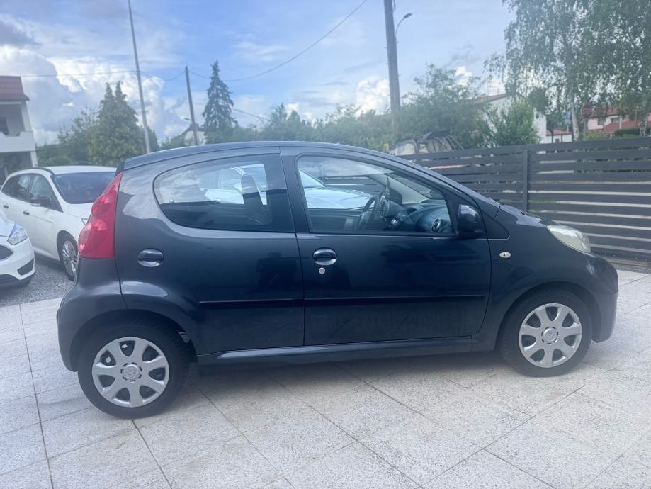 Peugeot 107 1,0 **KLIMA** - cover