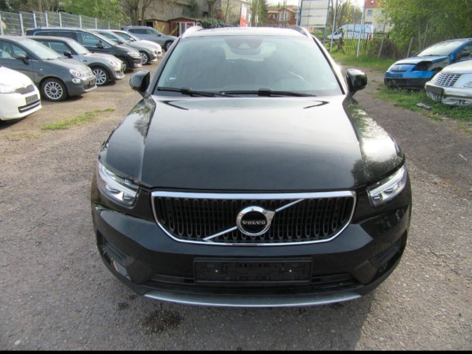 Volvo XC40 Momentum - cover