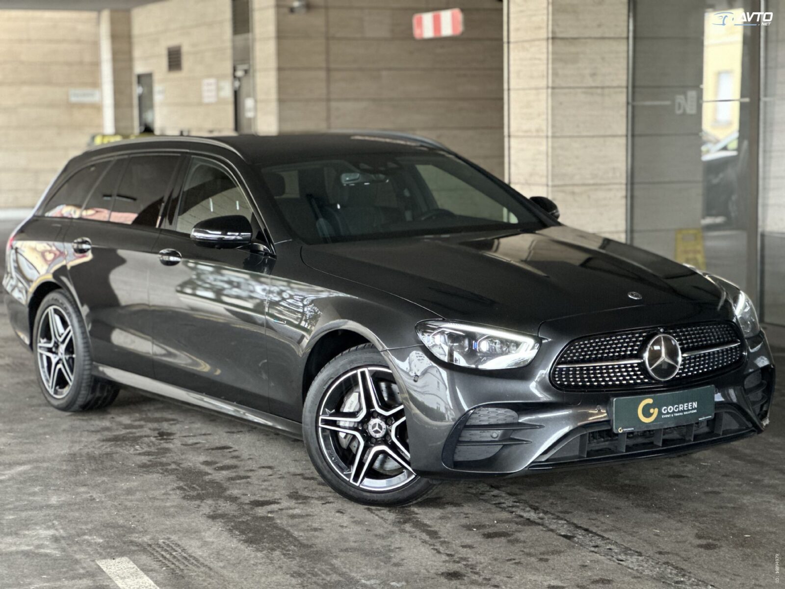 Mercedes-Benz E-klasa E300de T-AMG linija-MULTIBEAM-ASSISTANTS-360-HOOK - cover