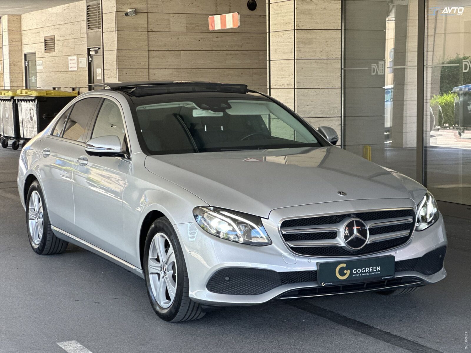 Mercedes-Benz E-Razred E 220 d-AVANTGARDE-LED-WIDESCREEN-360-ACC-HUD-PANO - cover