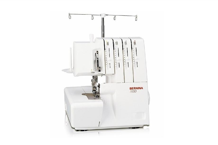 BERNINA 700D ŠIVAĆA MAŠINA U TRGOVINI - cover